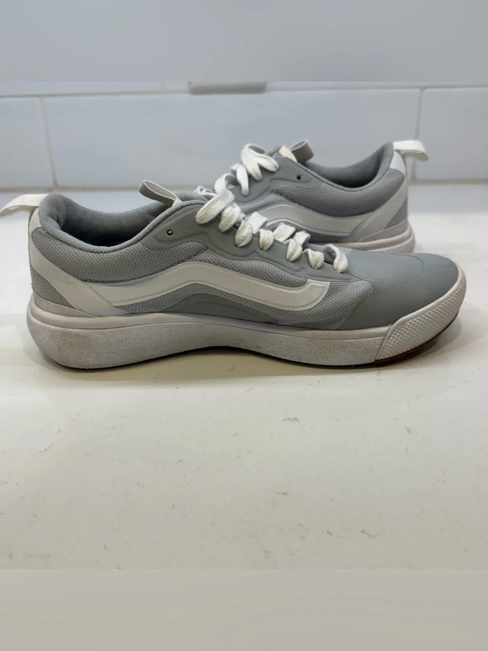 Vans UltraRange EXO Frost Gray True White Sneakers Women’s 8